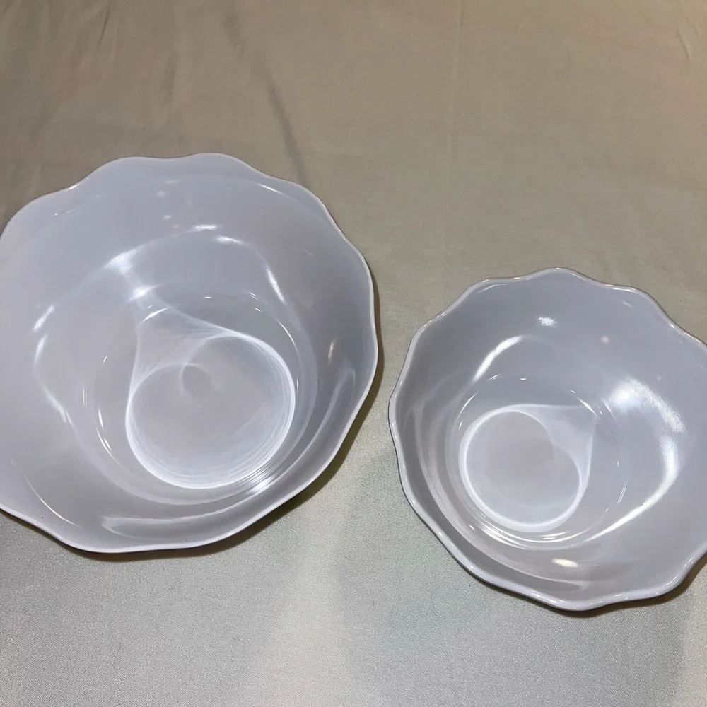 🌸Set 2 hard‎ plastic molded bowls, Home and Garden